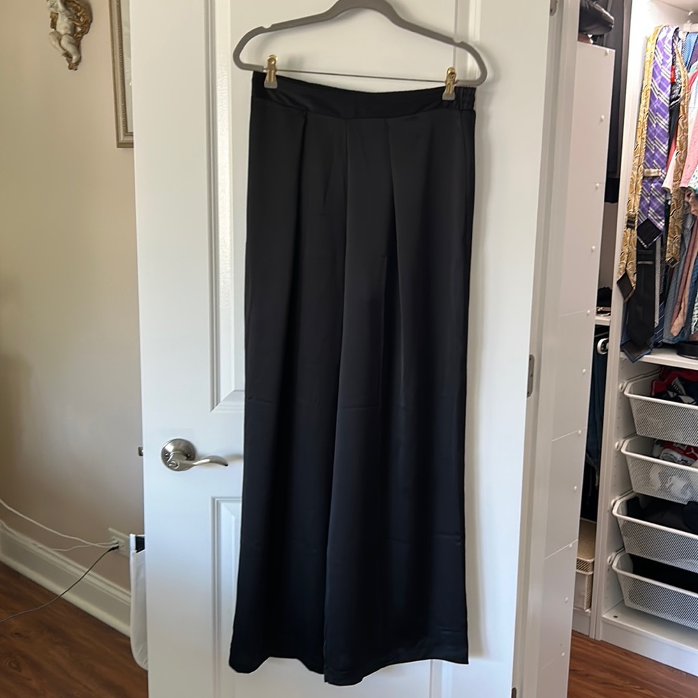 Wide leg pant size L brand Victoria’s Secret